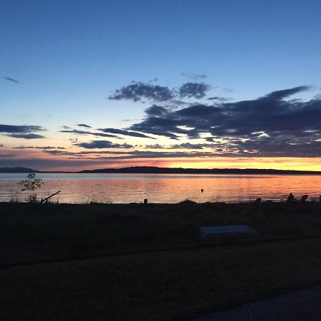 Maxwelton Beach Sunsets! Kayaks & Paddleboards! 1 Min Walk To The Water! Clinton Exterior photo